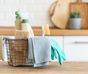 20260409_165753_spring-cleaning-checklist-lead-getty-0323-2000-f41cb717819a4e858fb5188434f34f13